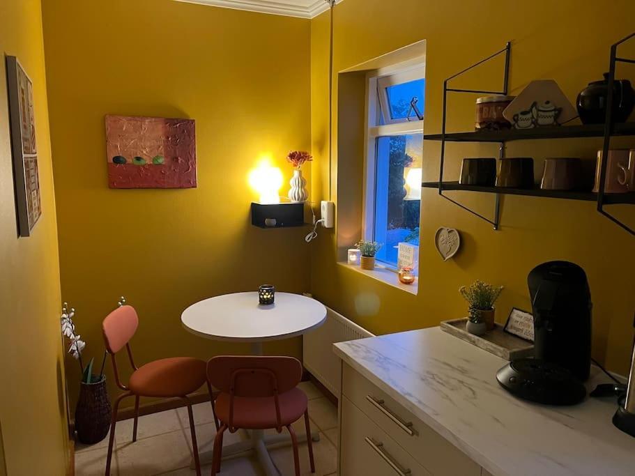 Charming 3 Bedroom Apartment Akureyri Luaran gambar